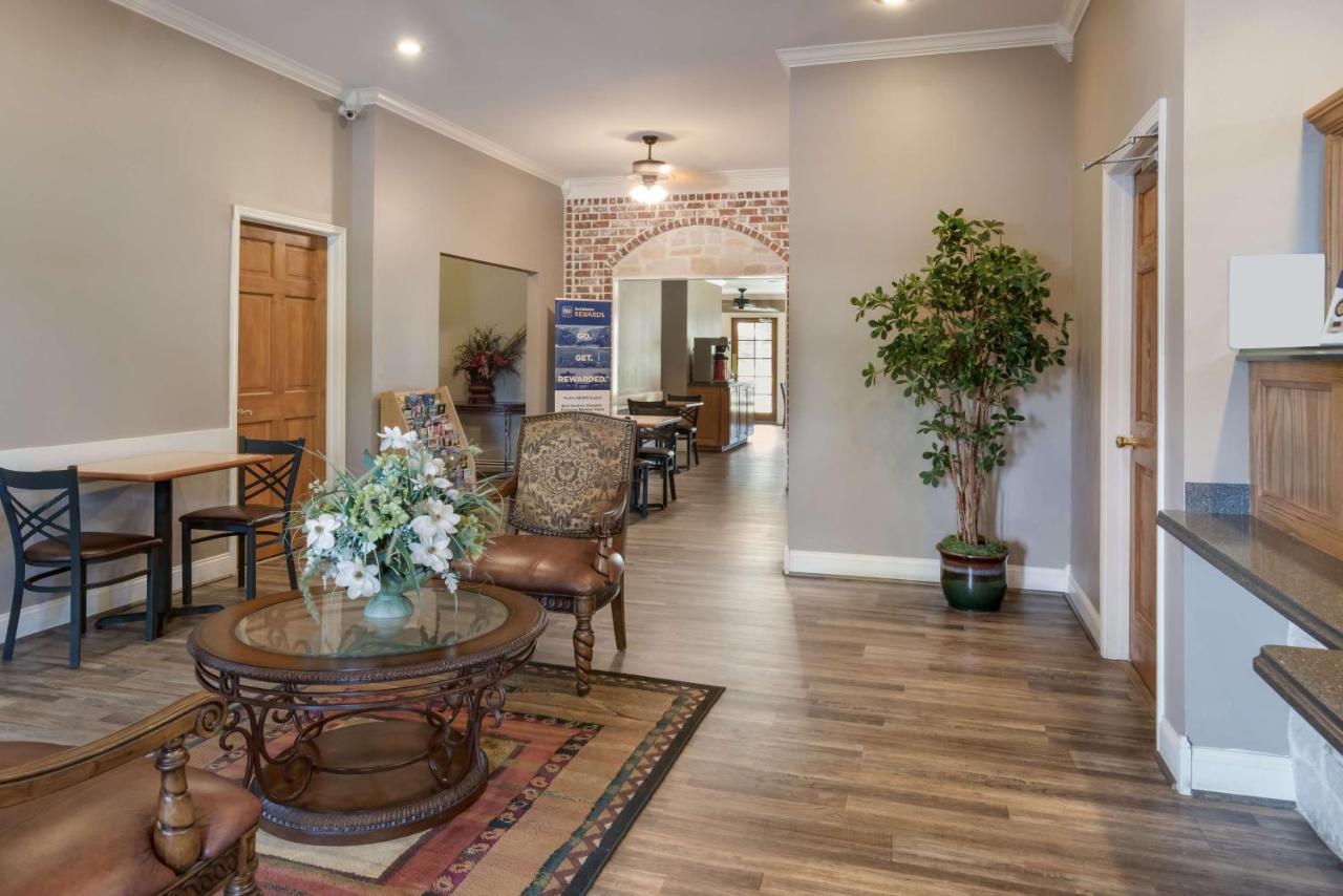 Surestay Hotel By Best Western Leesville Exterior photo