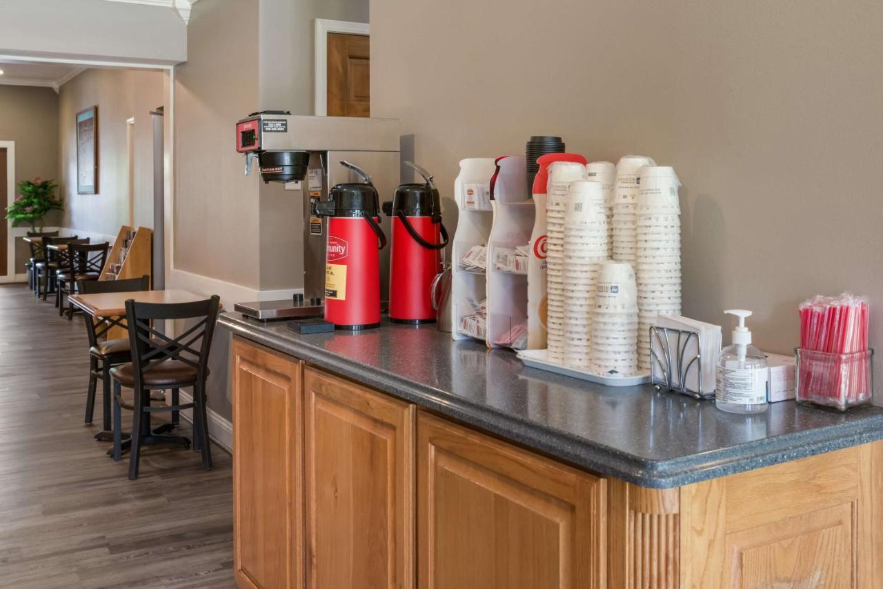 Surestay Hotel By Best Western Leesville Exterior photo