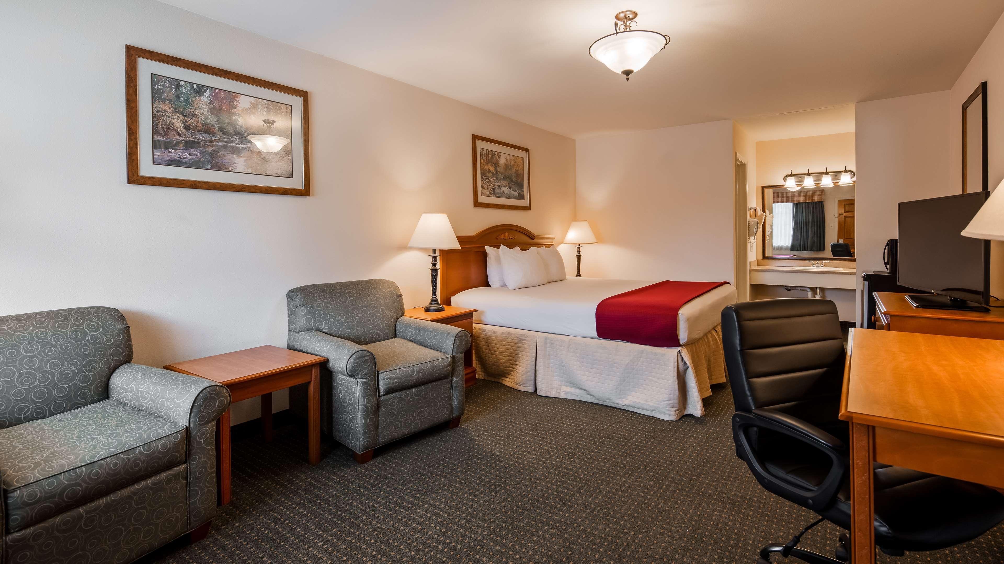 Surestay Hotel By Best Western Leesville Exterior photo