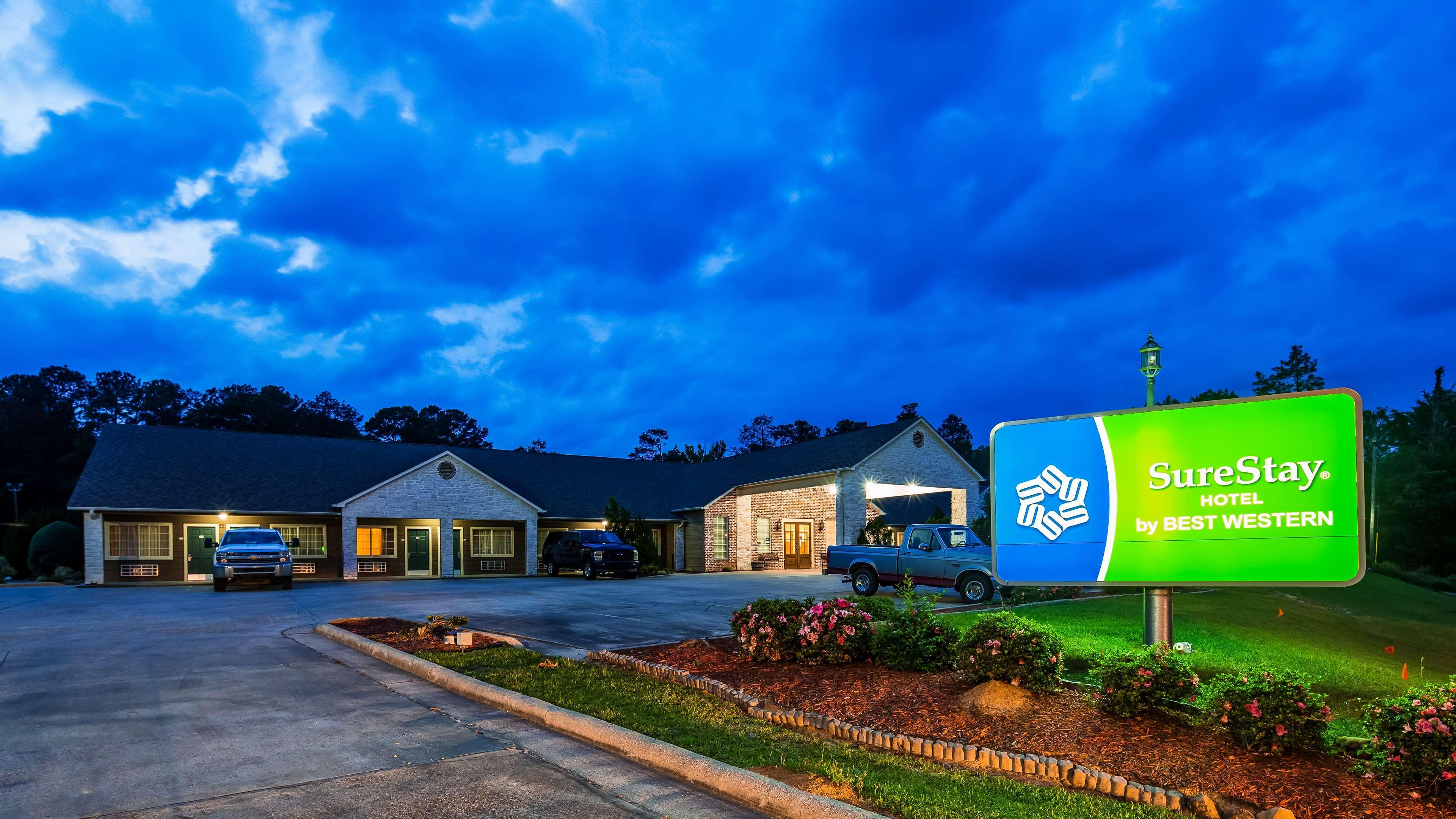Surestay Hotel By Best Western Leesville Exterior photo