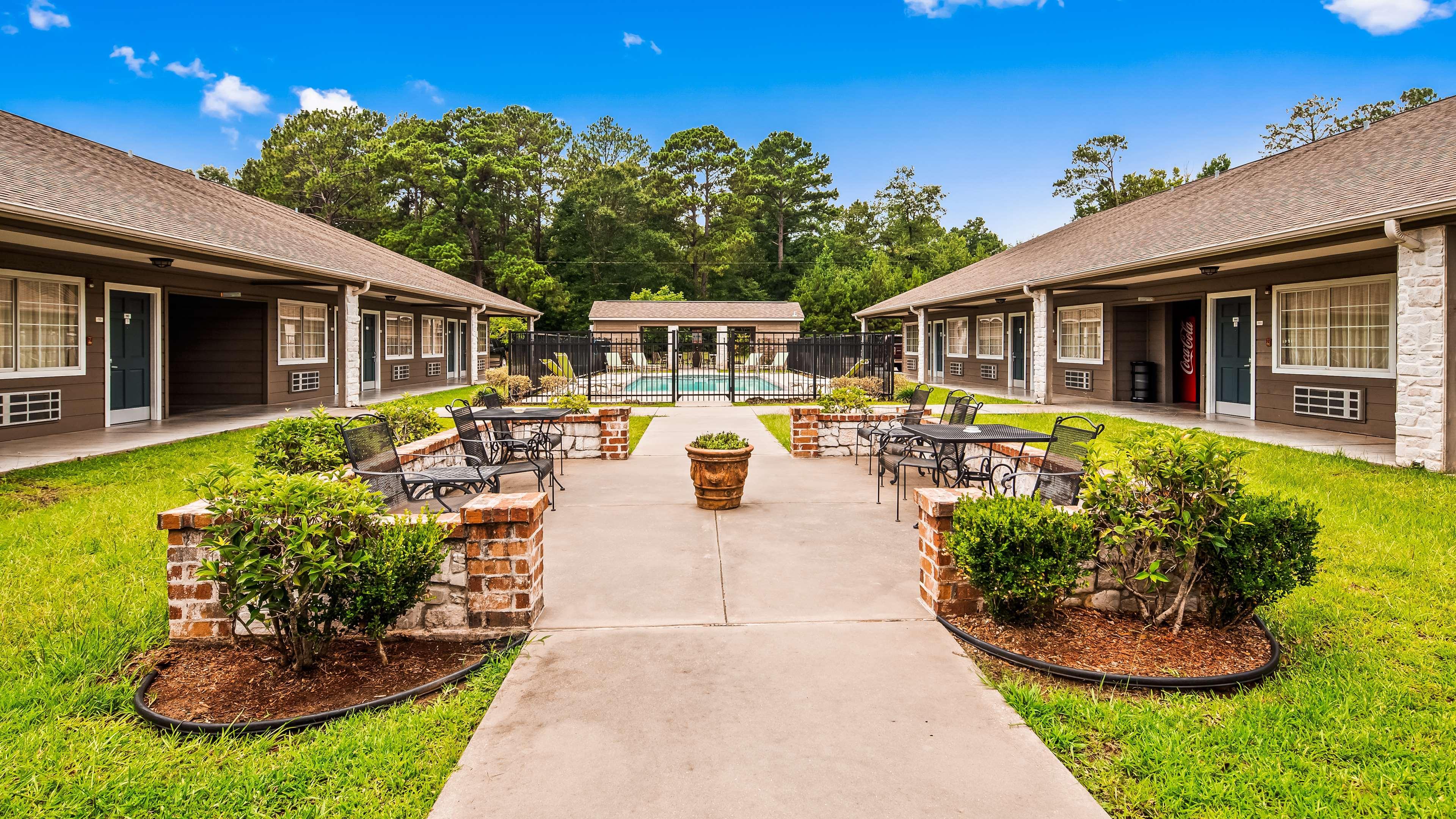 Surestay Hotel By Best Western Leesville Exterior photo